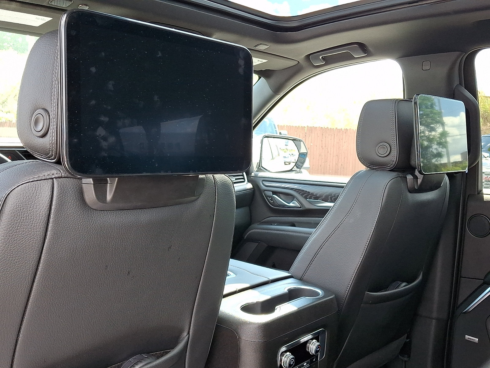 2024 GMC Yukon XL Denali - Photo 12