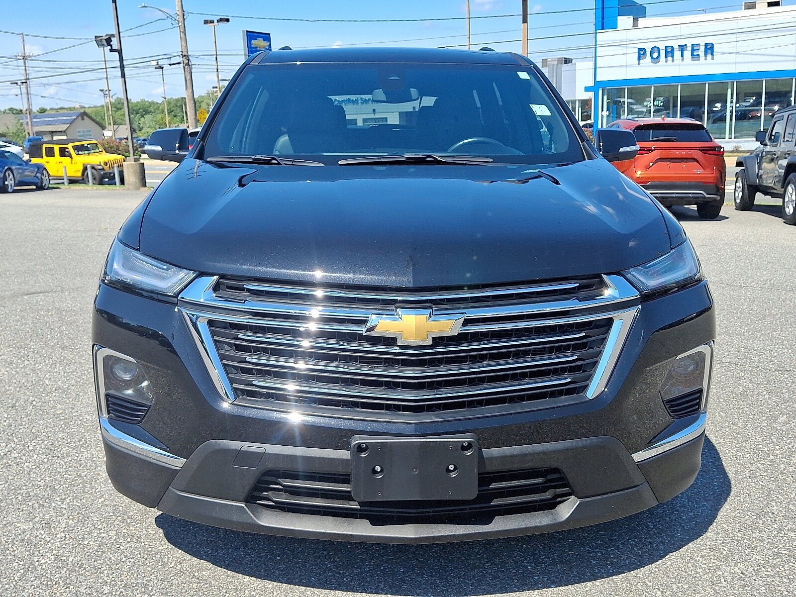 2022 Chevrolet Traverse Leather photo 2