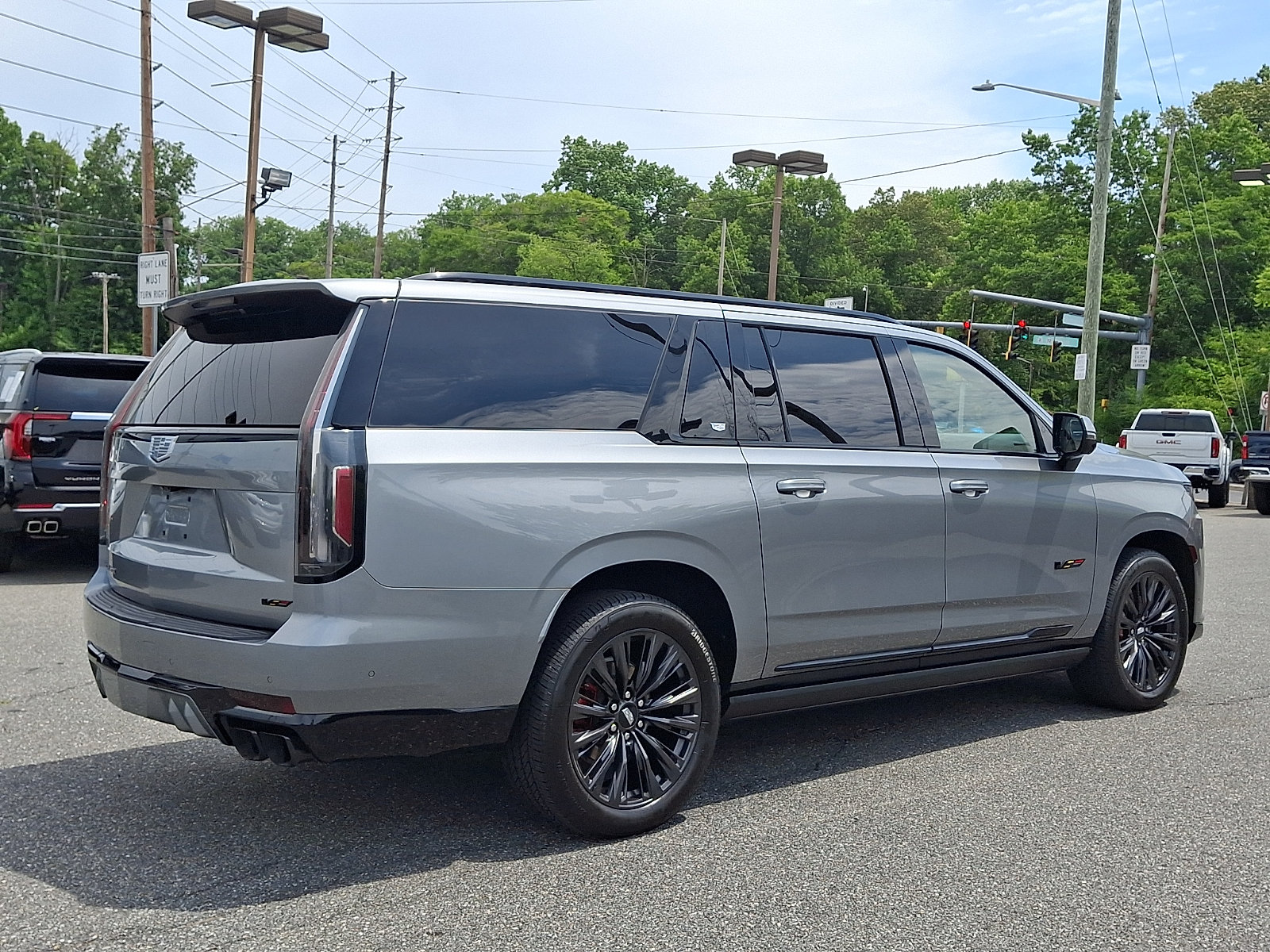 2024 Cadillac Escalade ESV V-Series - Photo 6