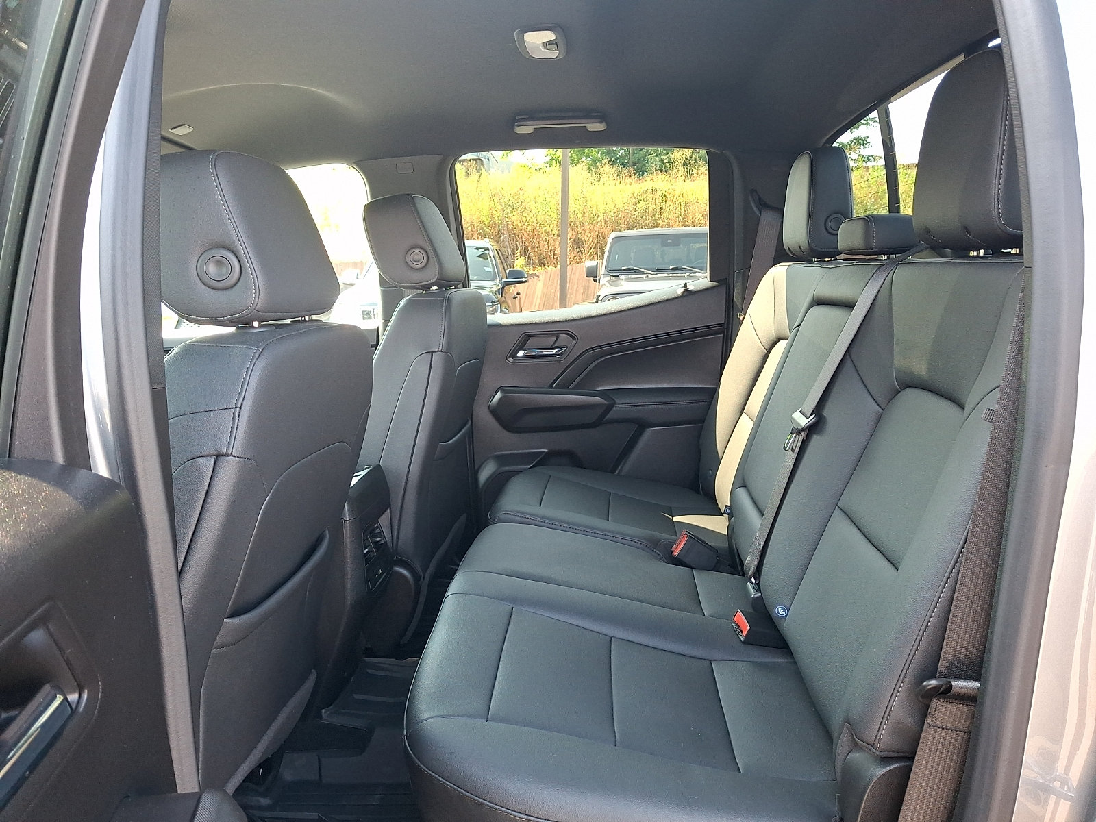 2024 Chevrolet Colorado LT - Photo 10