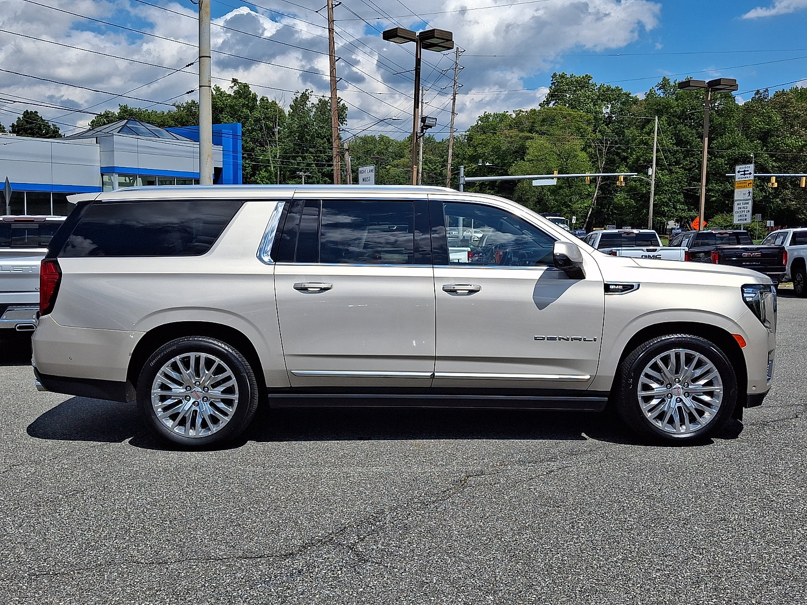 2024 GMC Yukon XL Denali - Photo 7