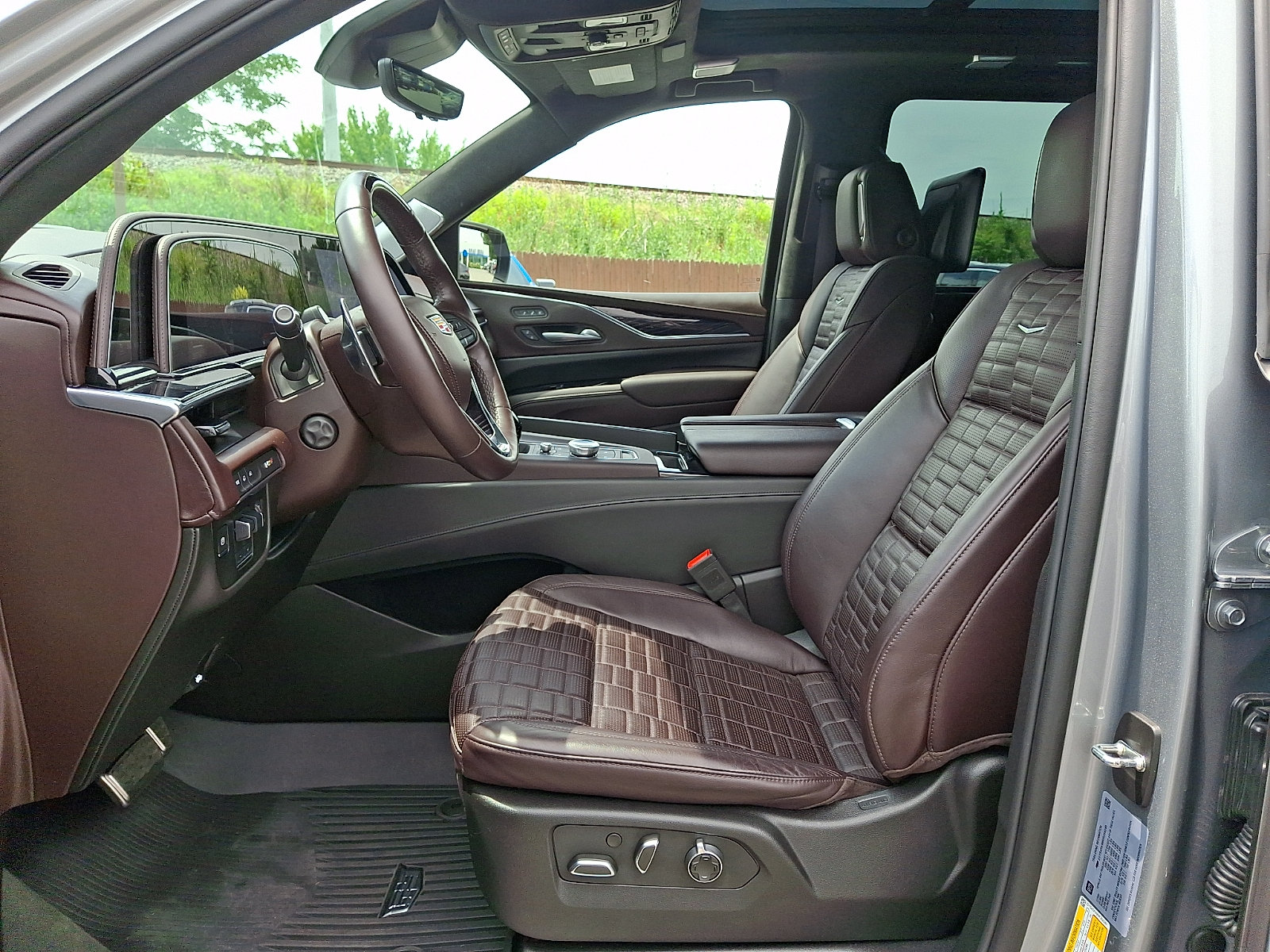 2024 Cadillac Escalade ESV V-Series - Photo 14