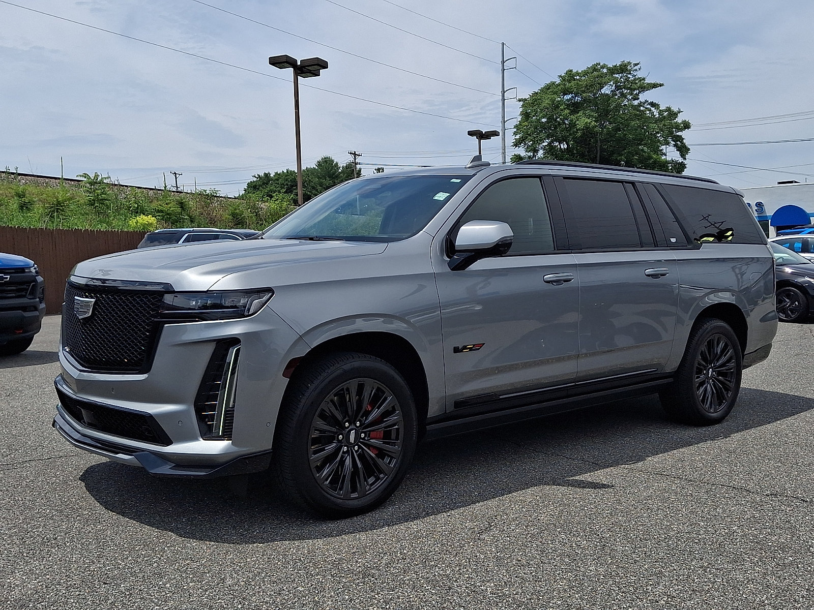 2024 Cadillac Escalade ESV V-Series - Photo 3
