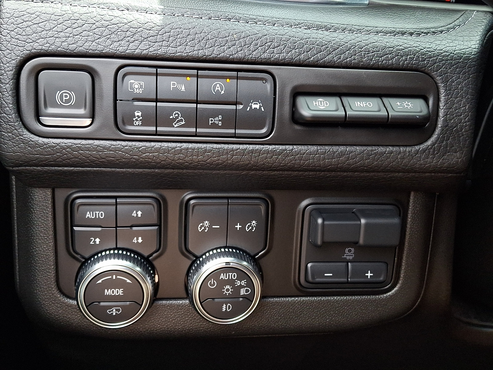 2024 GMC Yukon XL Denali - Photo 25