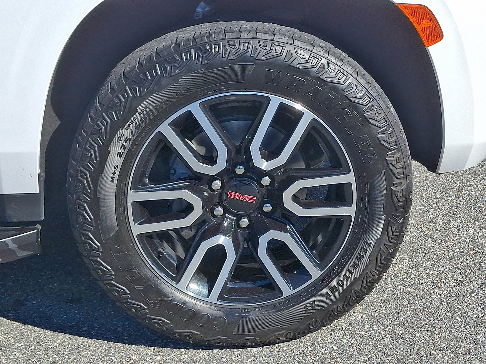 2024 GMC Yukon AT4 - Photo 8