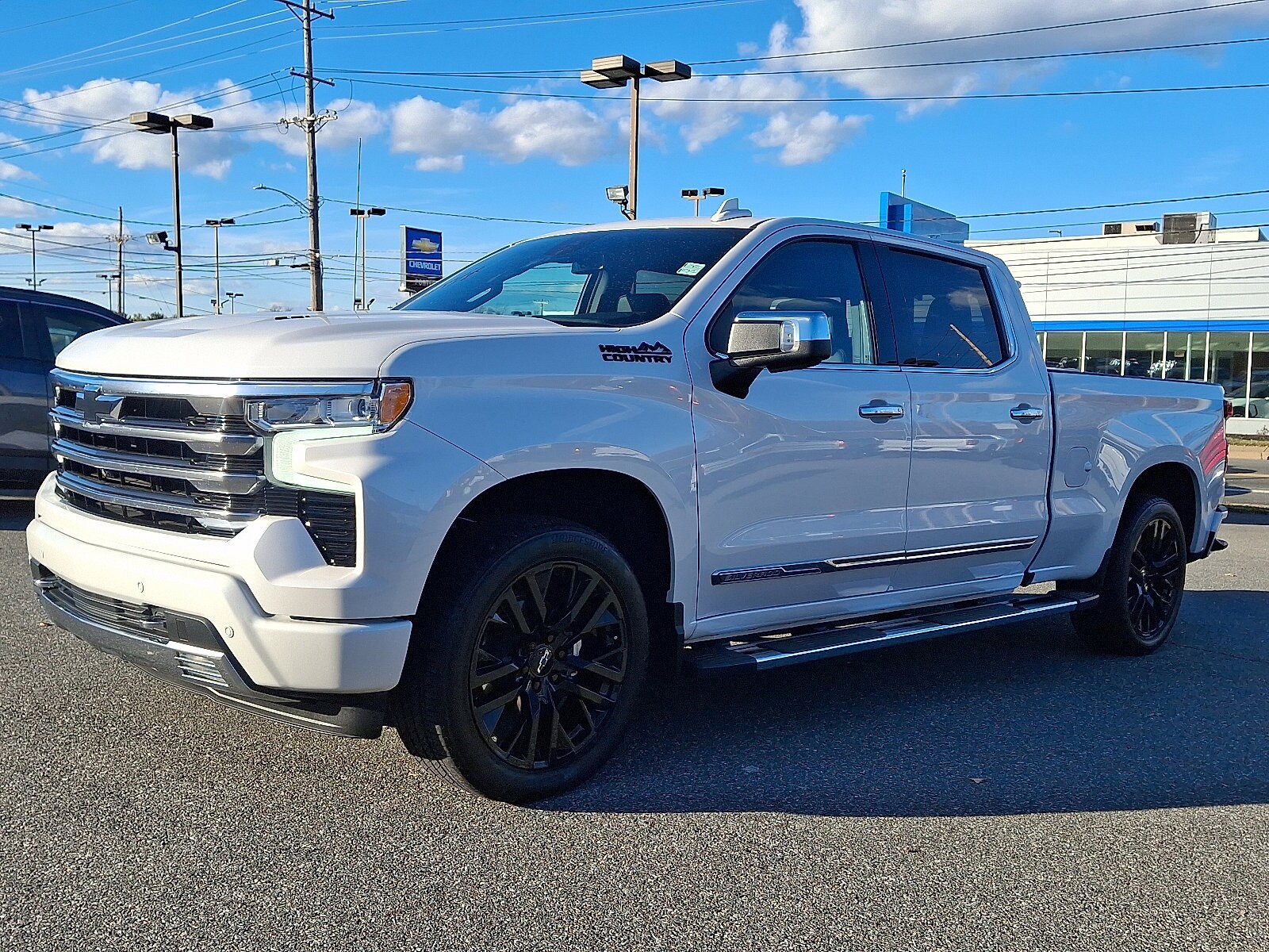2023 Chevrolet Silverado 1500 High Country photo 3
