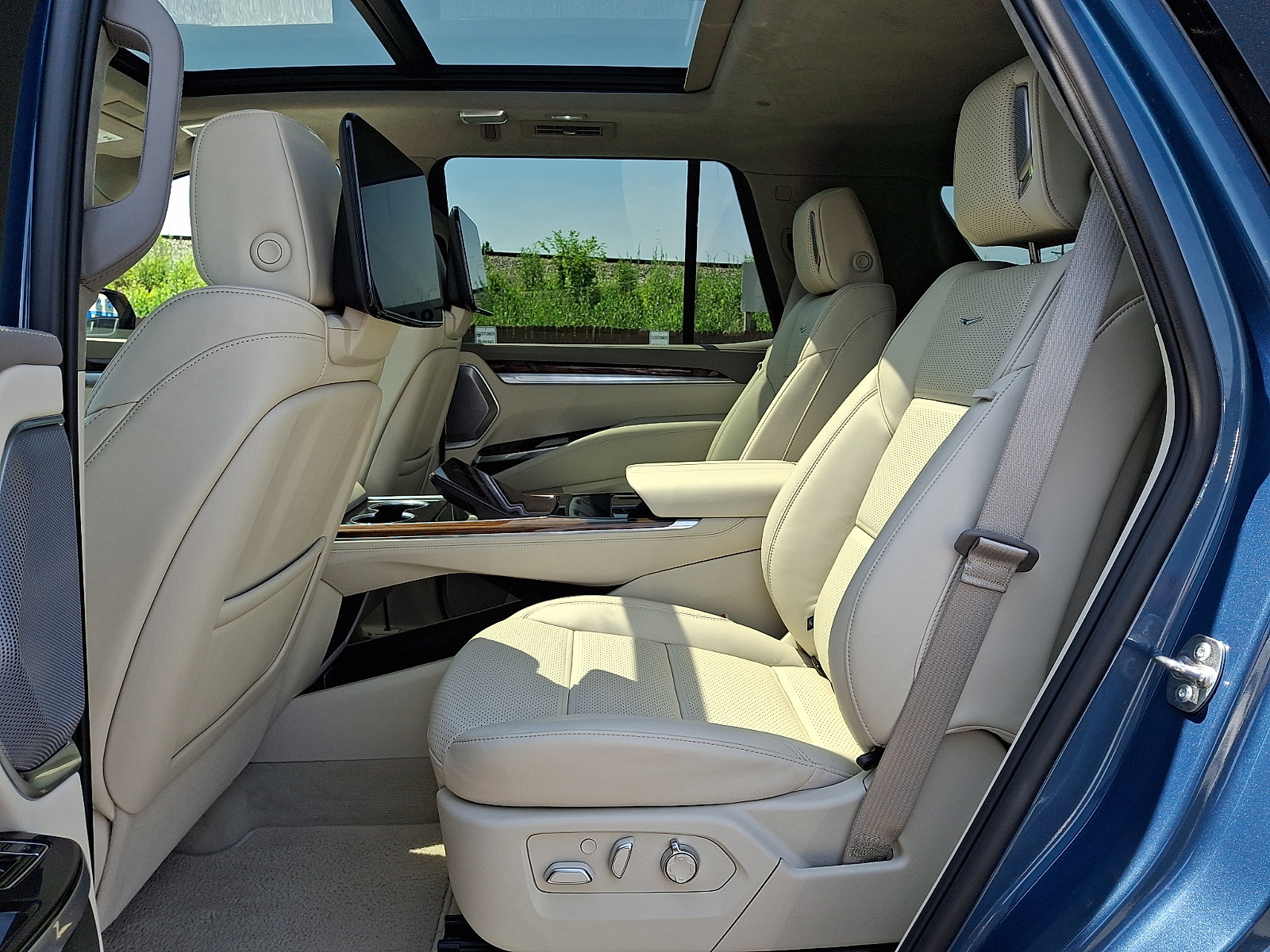 2026 Cadillac Escalade Platinum Sport - Photo 10
