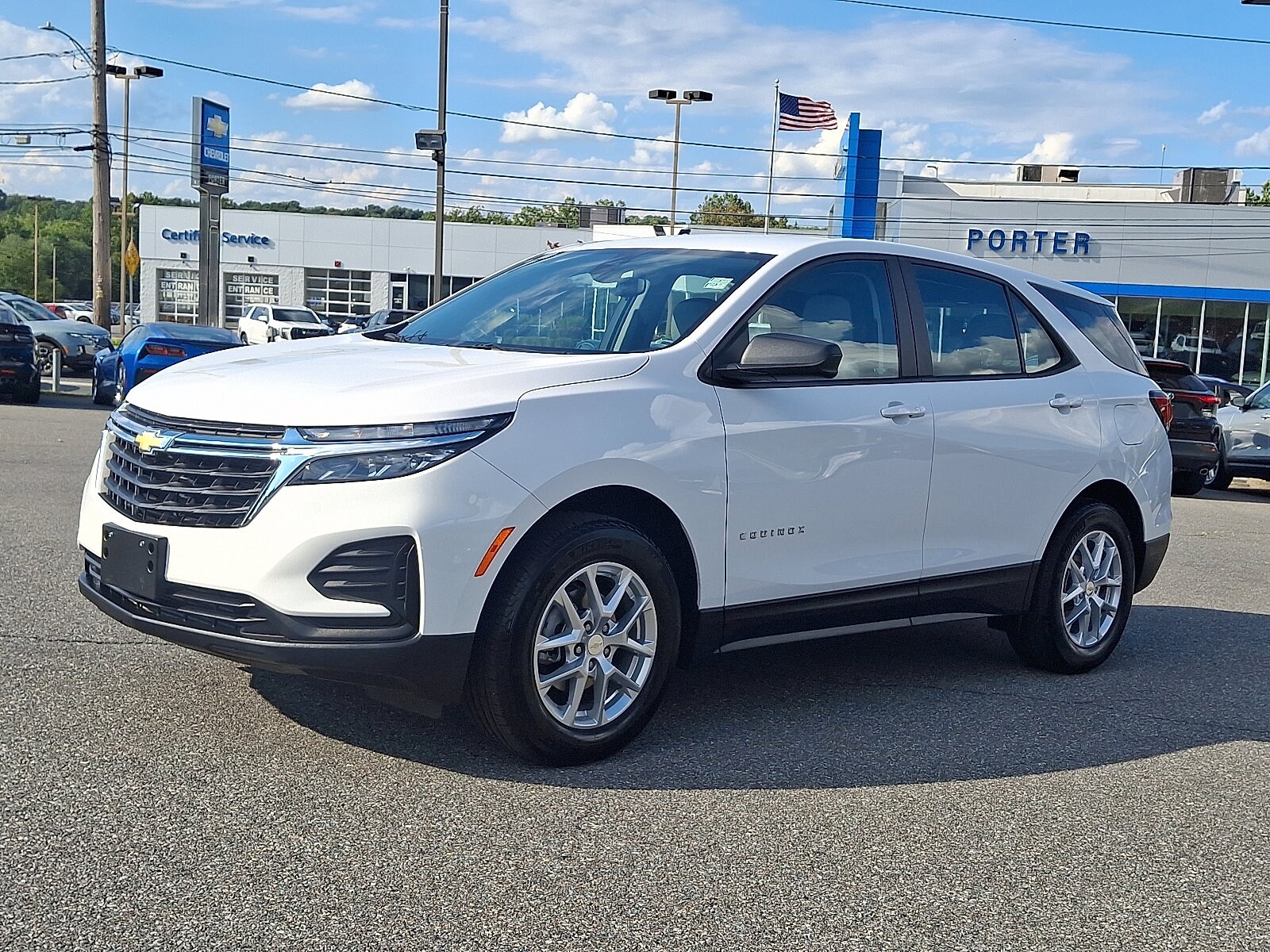 2023 Chevrolet Equinox LS photo 3