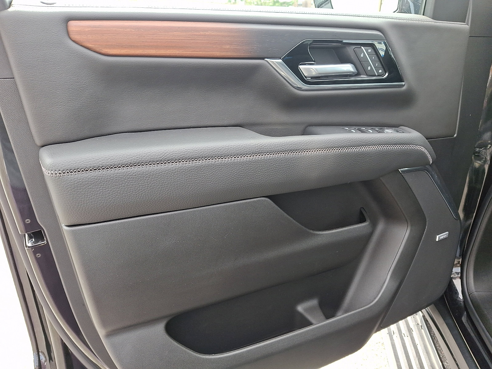 2026 GMC Yukon Denali - Photo 14