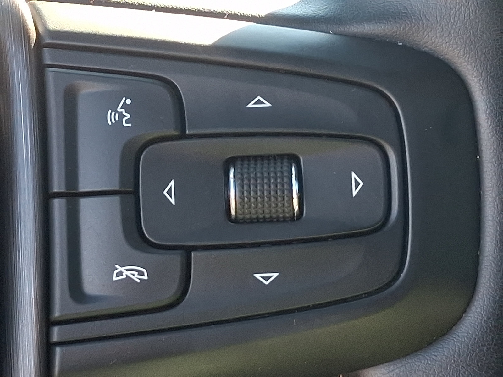 2024 GMC Yukon AT4 - Photo 25