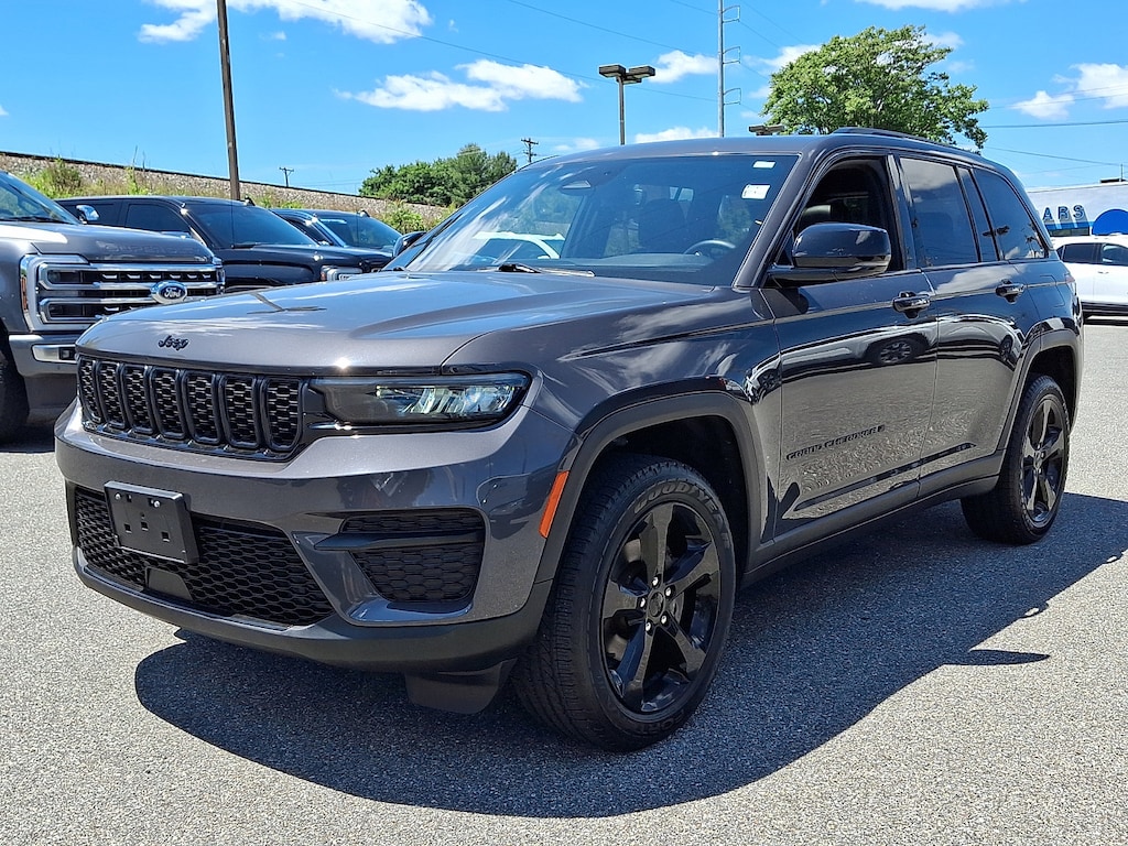 Used 2023 Jeep Grand Cherokee Altitude 4x4 SUV