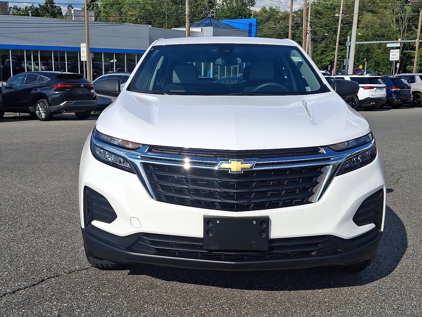 2023 Chevrolet Equinox LS photo 2