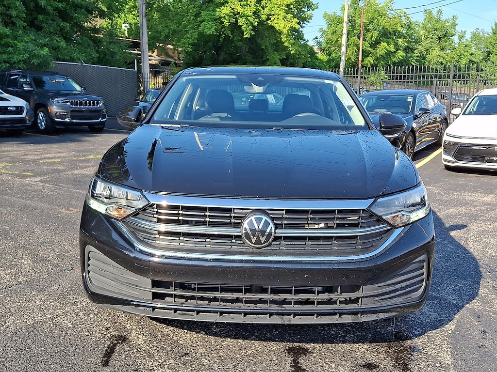 Used 2024 Volkswagen Jetta SE Sedan