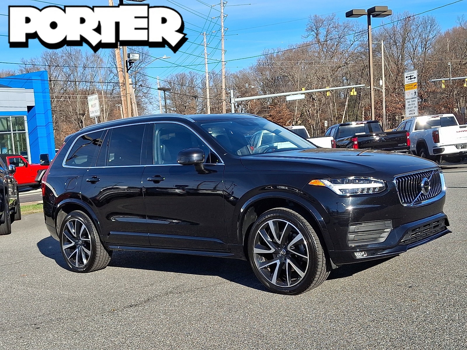 2020 Volvo XC90 Momentum's photo