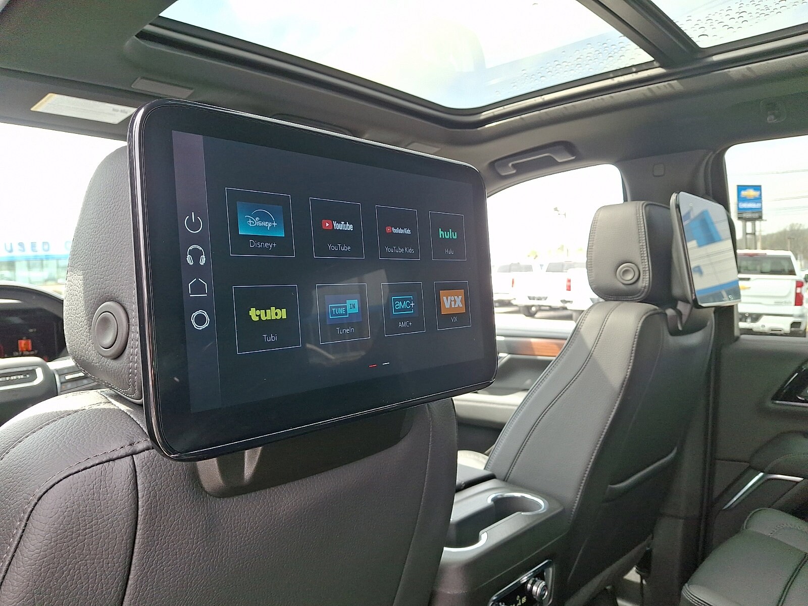 2026 GMC Yukon Denali - Photo 12