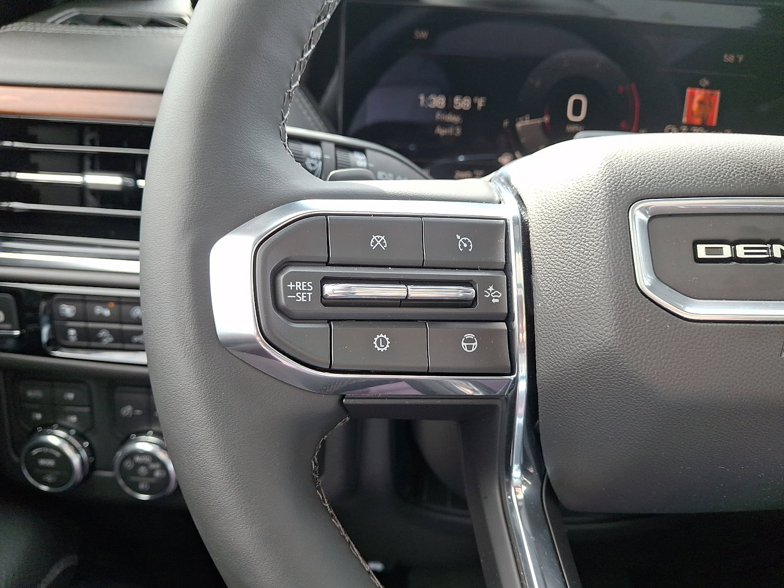2026 GMC Yukon Denali - Photo 24