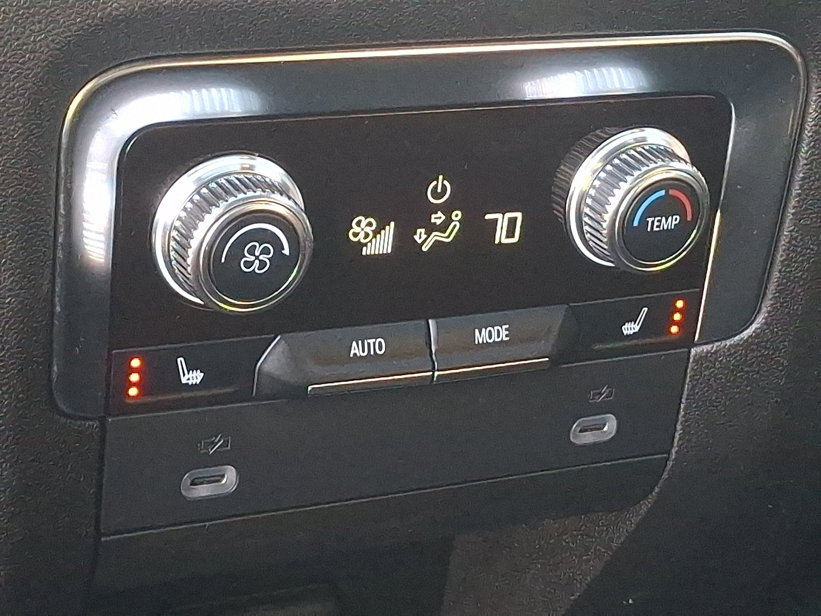 2024 GMC Yukon AT4 - Photo 11