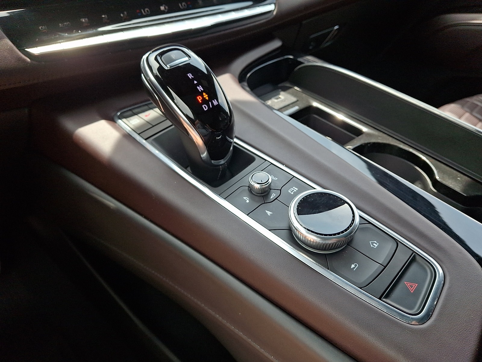 2024 Cadillac Escalade ESV V-Series - Photo 16