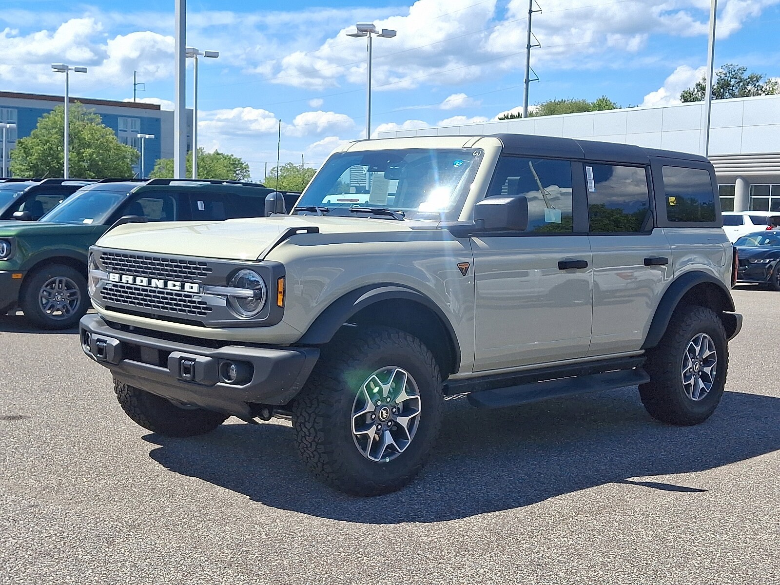 2025 Ford Bronco Badlands photo 3