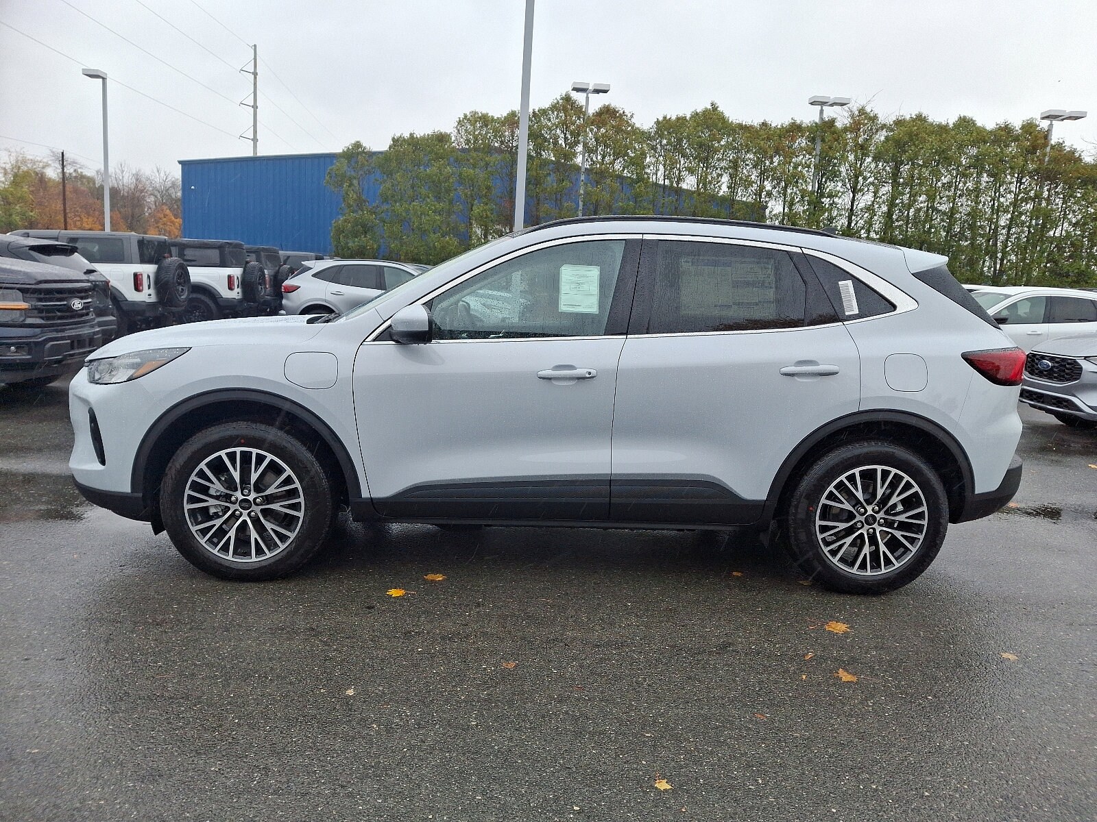 2025 Ford Escape Titanium photo 4