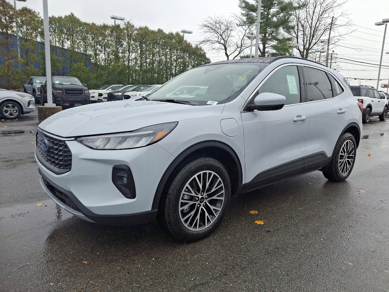 2025 Ford Escape Titanium photo 3