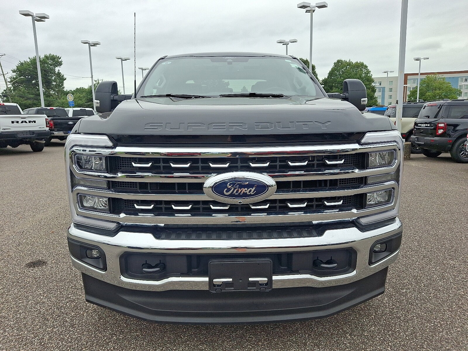 2025 Ford F-350 Lariat photo 3
