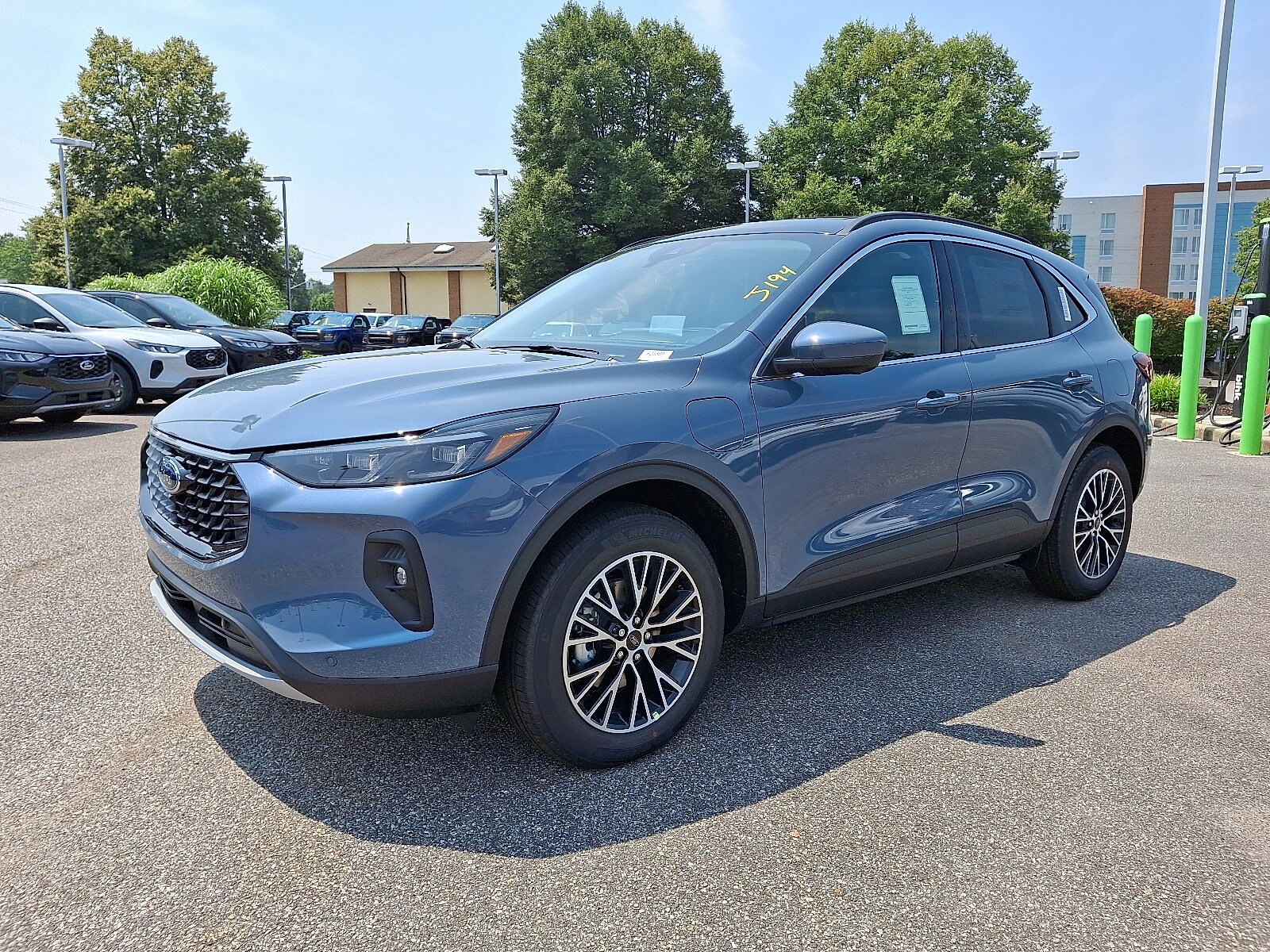 2025 Ford Escape Plug-In Hybrid photo 3