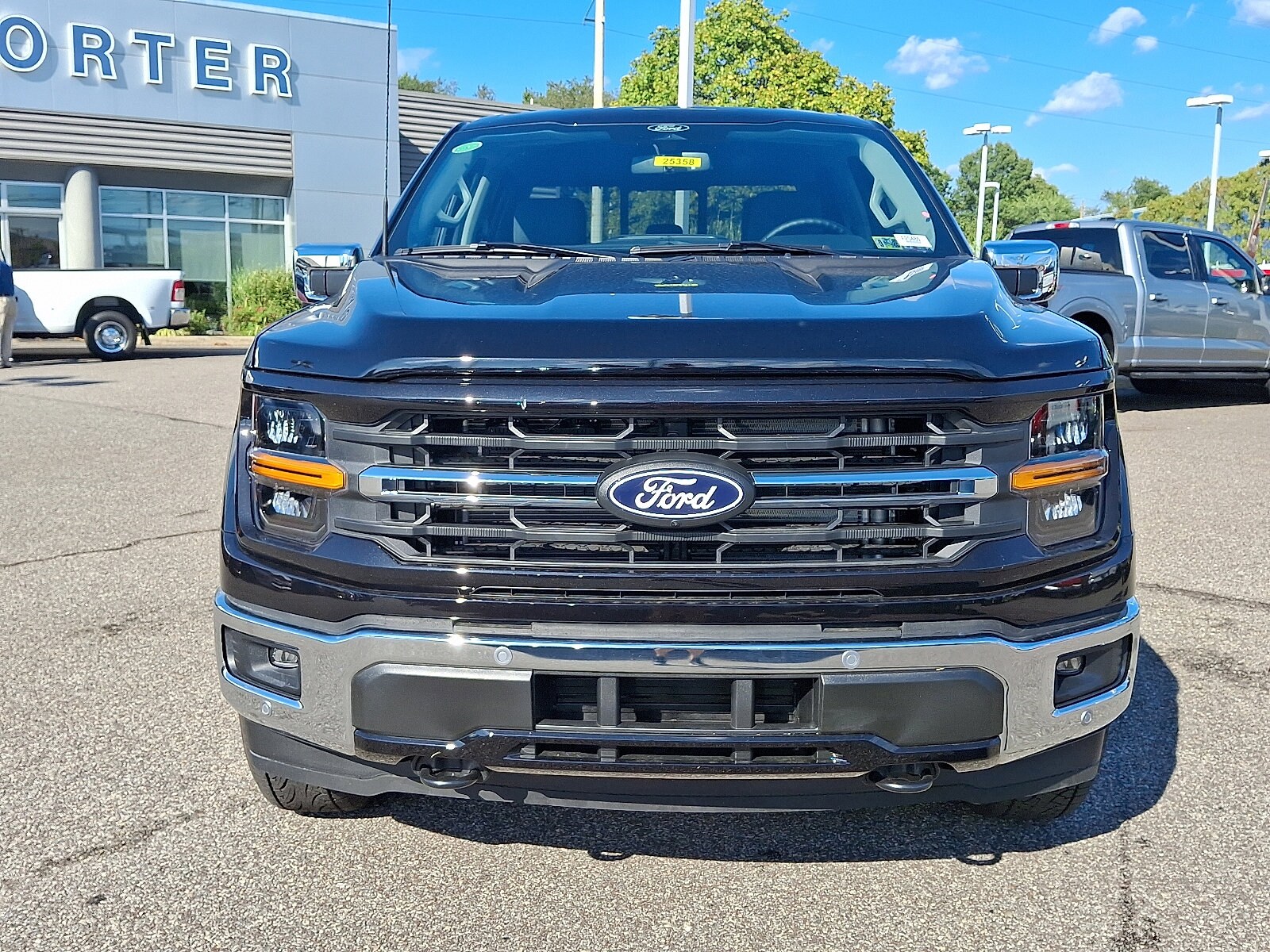 2025 Ford F-150 XLT photo 2