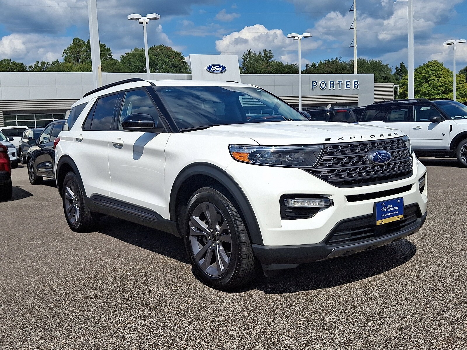 2023 Ford Explorer XLT photo 2