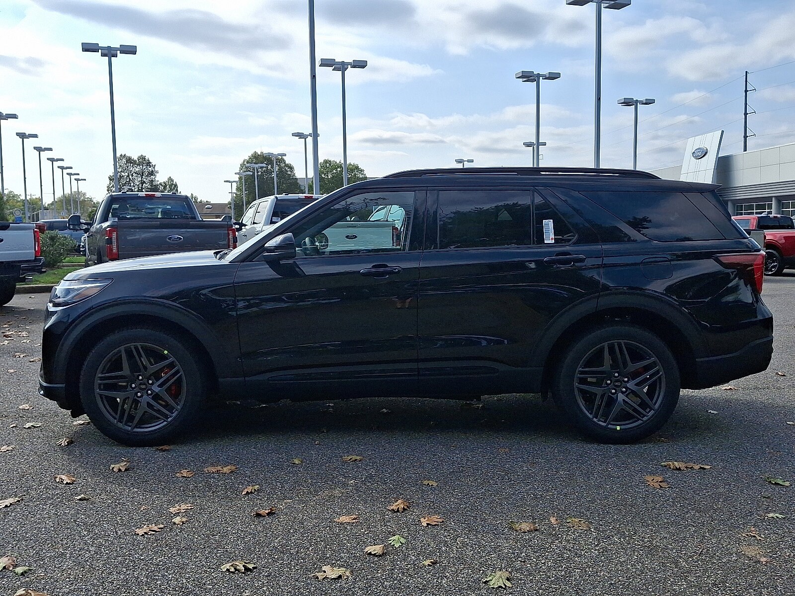 2025 Ford Explorer ST photo 3