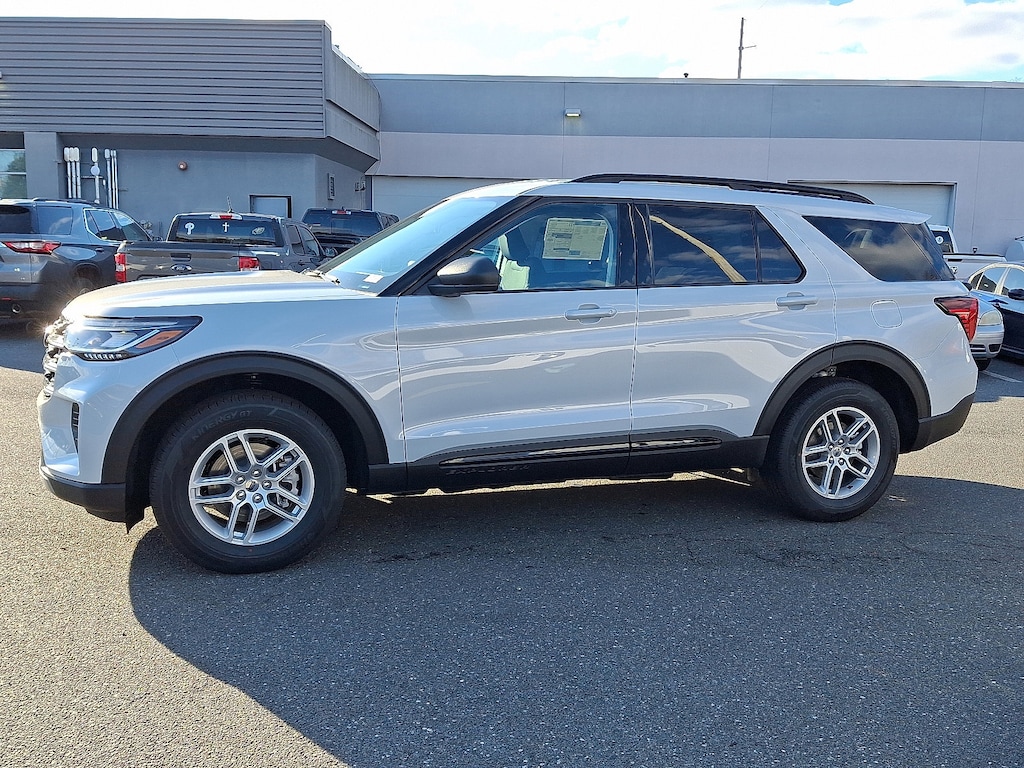 2026 Ford Explorer photo 3