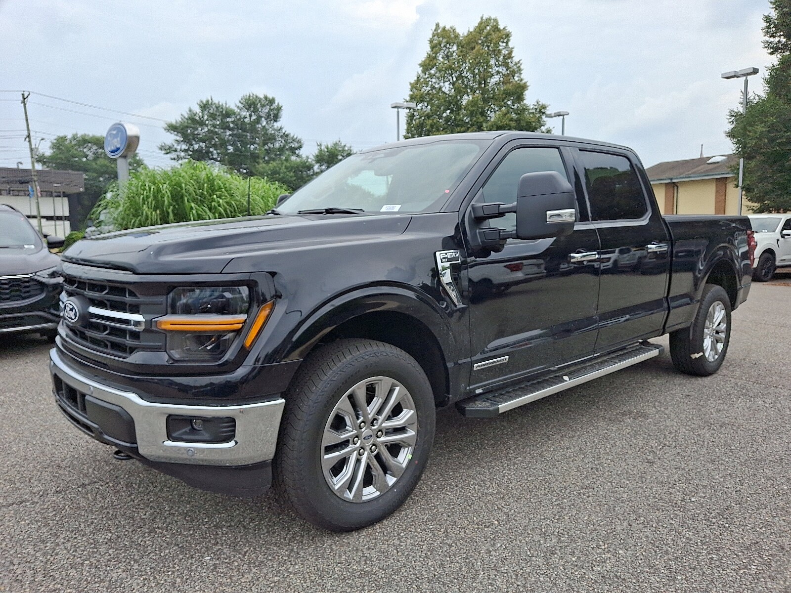 2025 Ford F-150 XLT photo 3