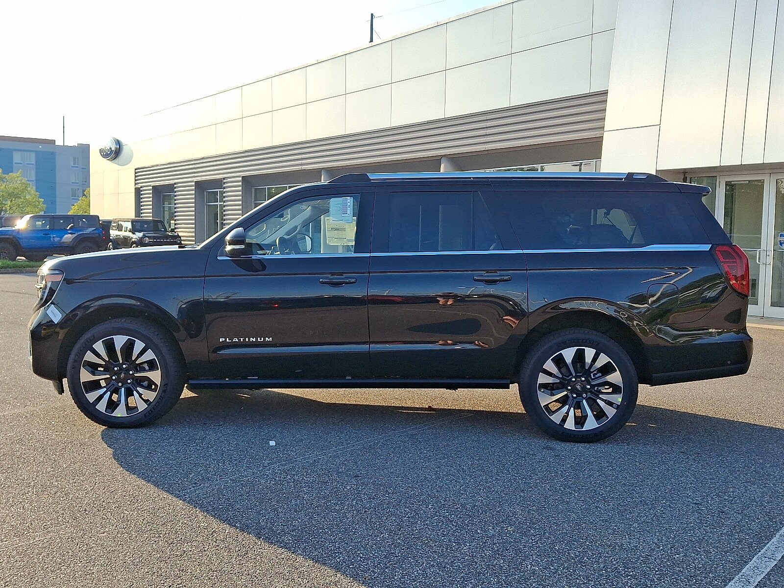 2025 Ford Expedition Platinum MAX photo 4