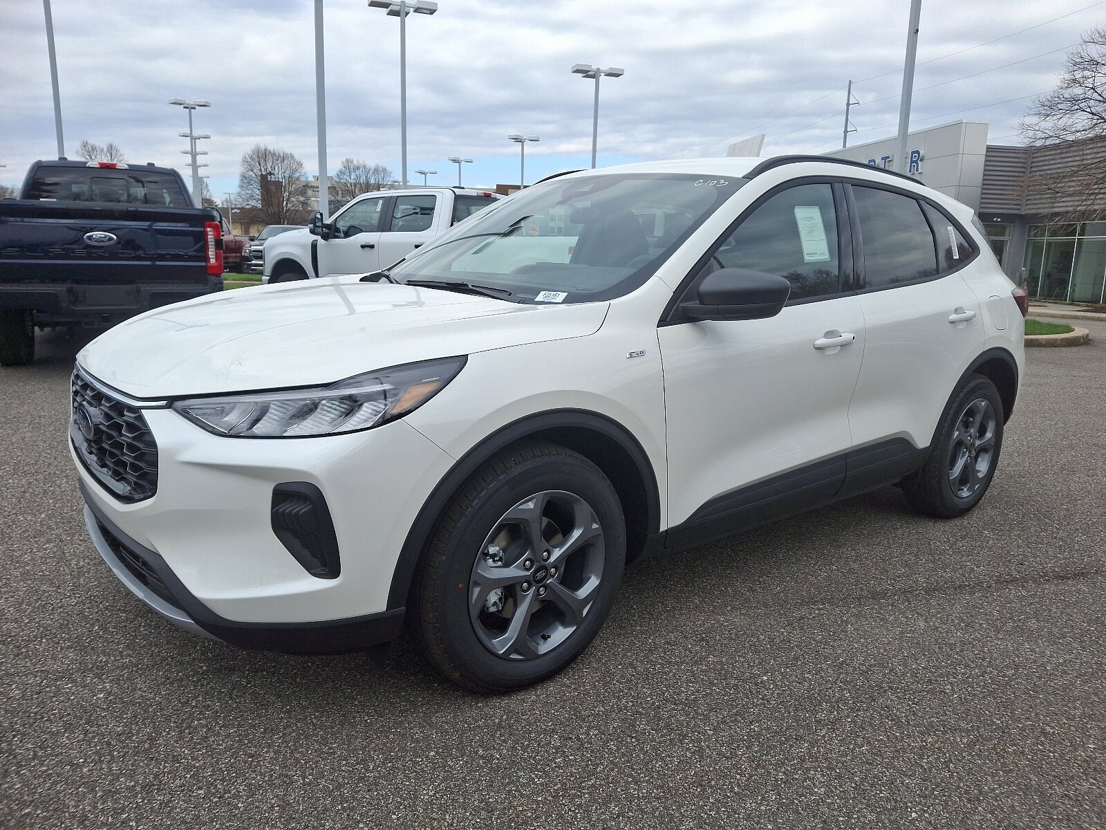 2025 Ford Escape ST-Line photo 3