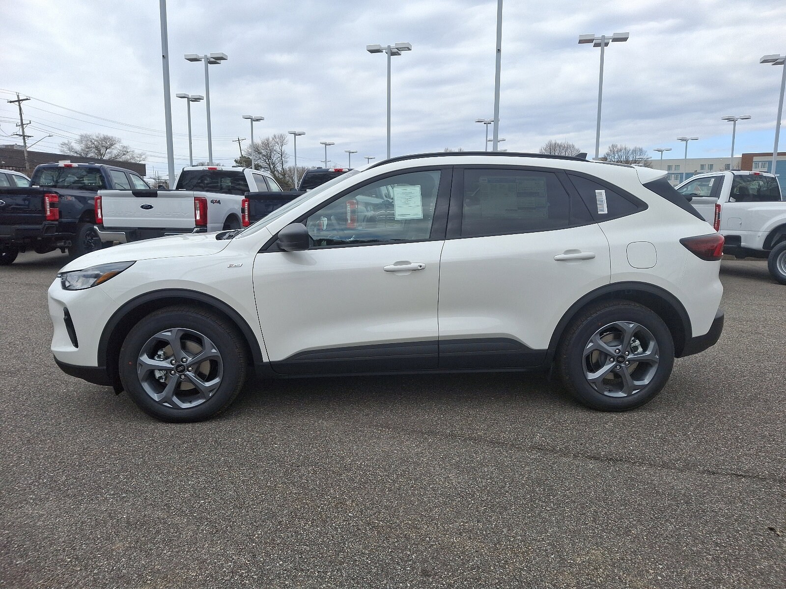 2025 Ford Escape ST-Line photo 4