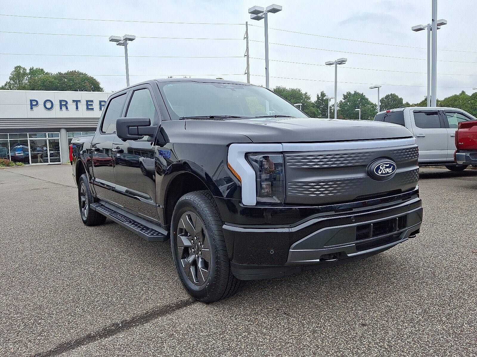 2024 Ford F-150 Lightning photo 2