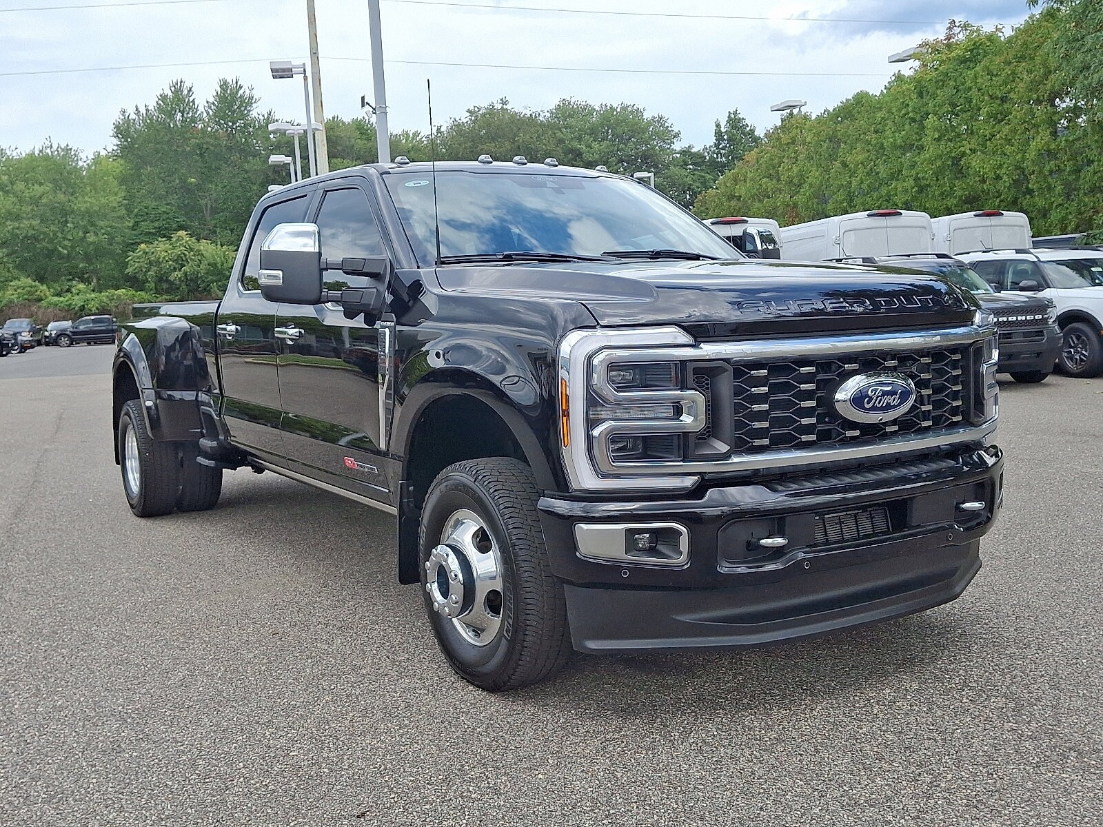 2024 Ford F-350 Platinum photo 2