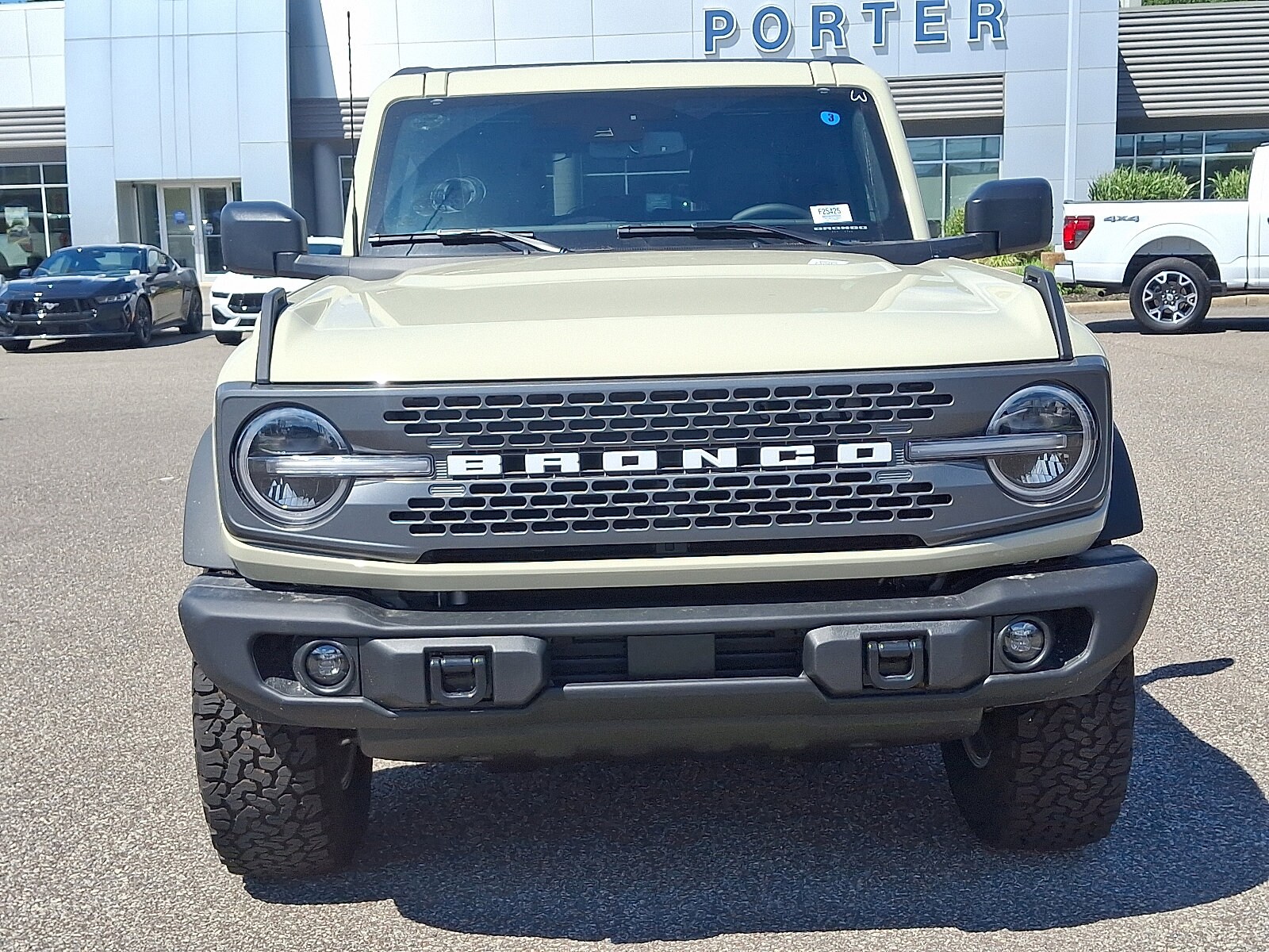 2025 Ford Bronco Badlands photo 2
