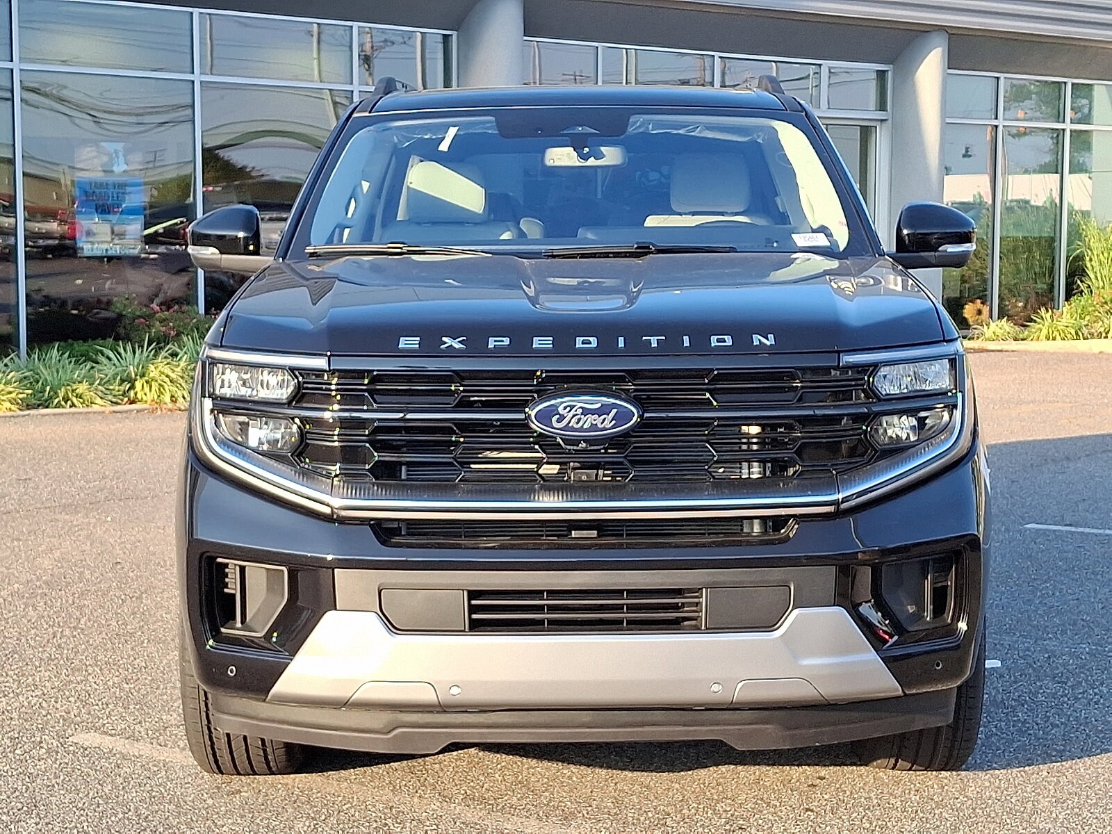2025 Ford Expedition Platinum MAX photo 2