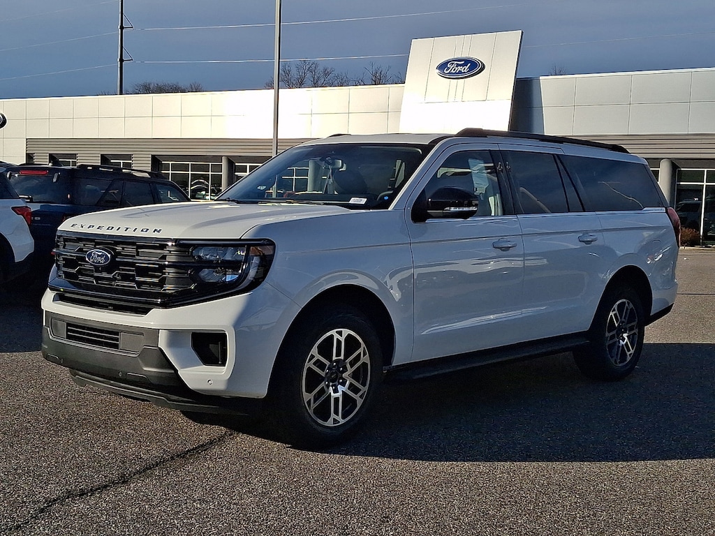 2026 Ford Expedition MAX photo 3