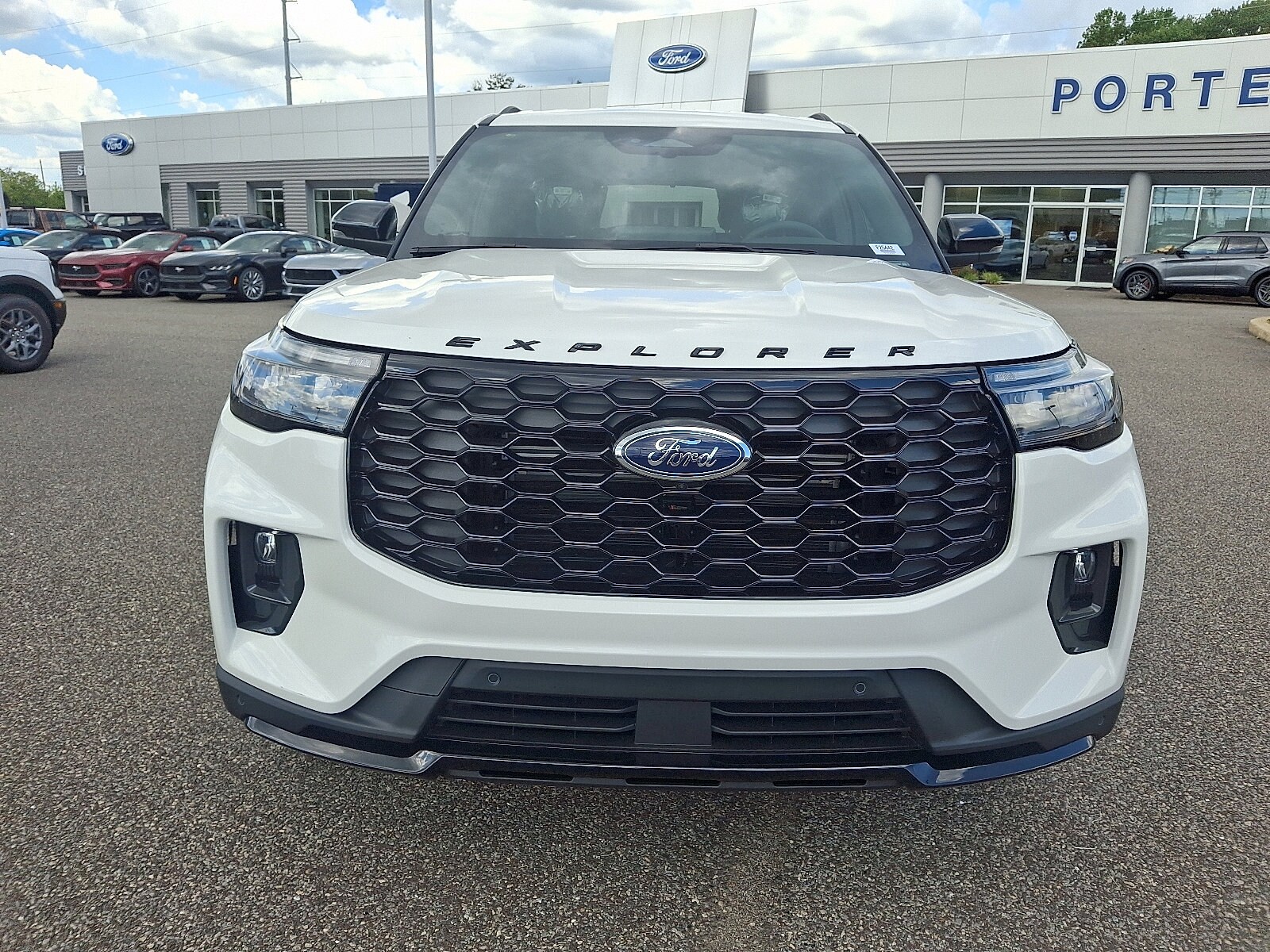 2025 Ford Explorer ST-Line photo 2