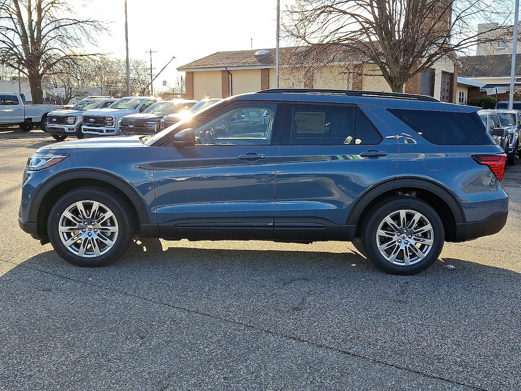2026 Ford Explorer photo 3