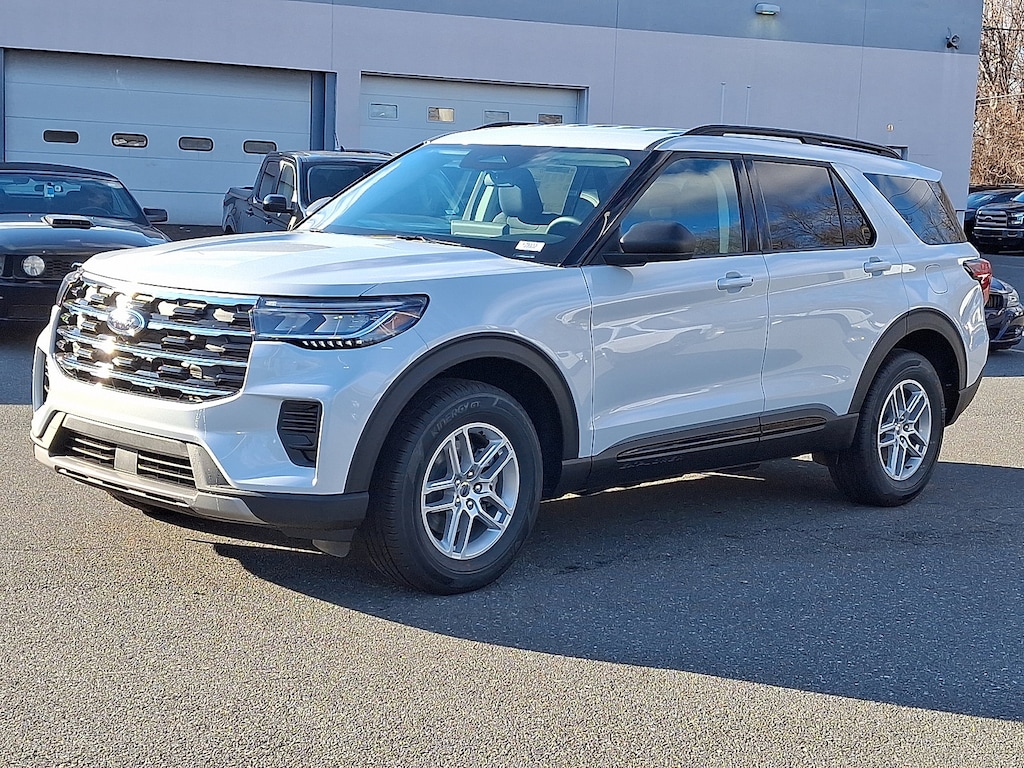 2026 Ford Explorer photo 2