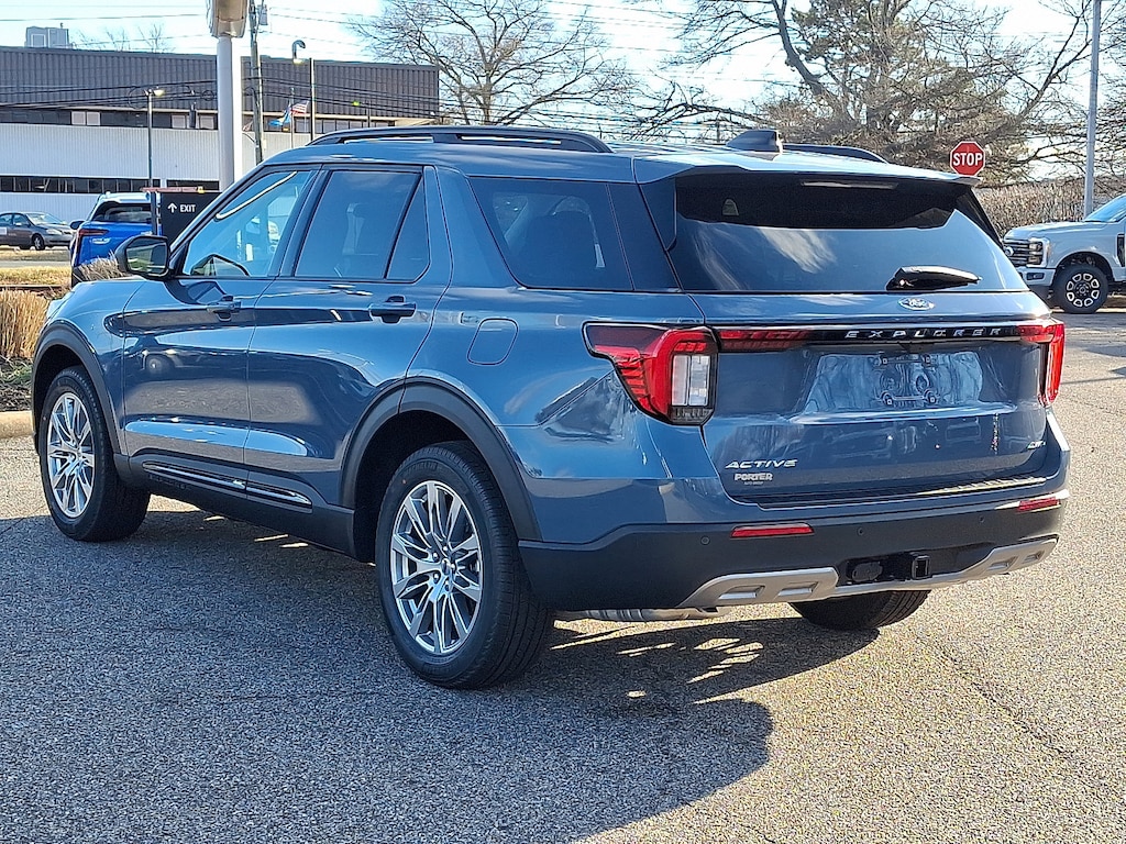 2026 Ford Explorer photo 4