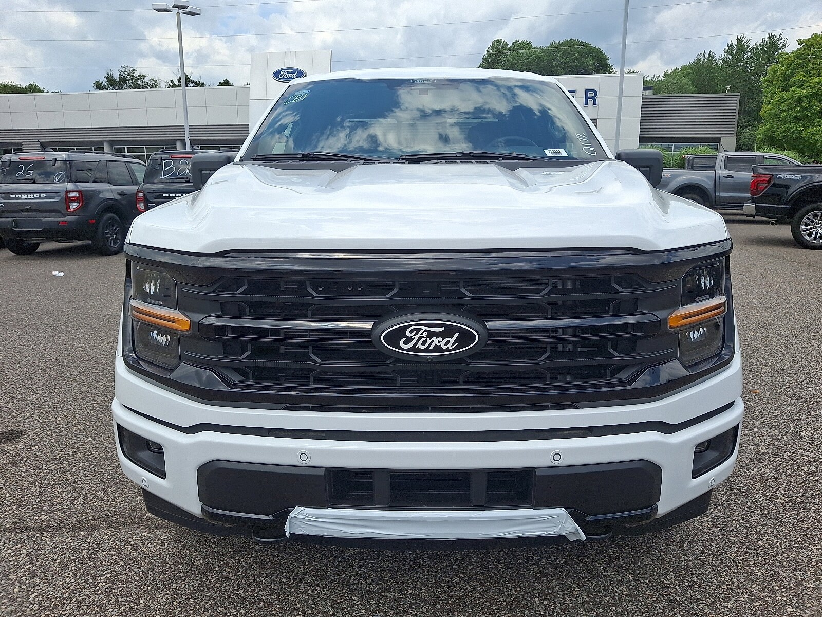 2025 Ford F-150 XLT photo 2