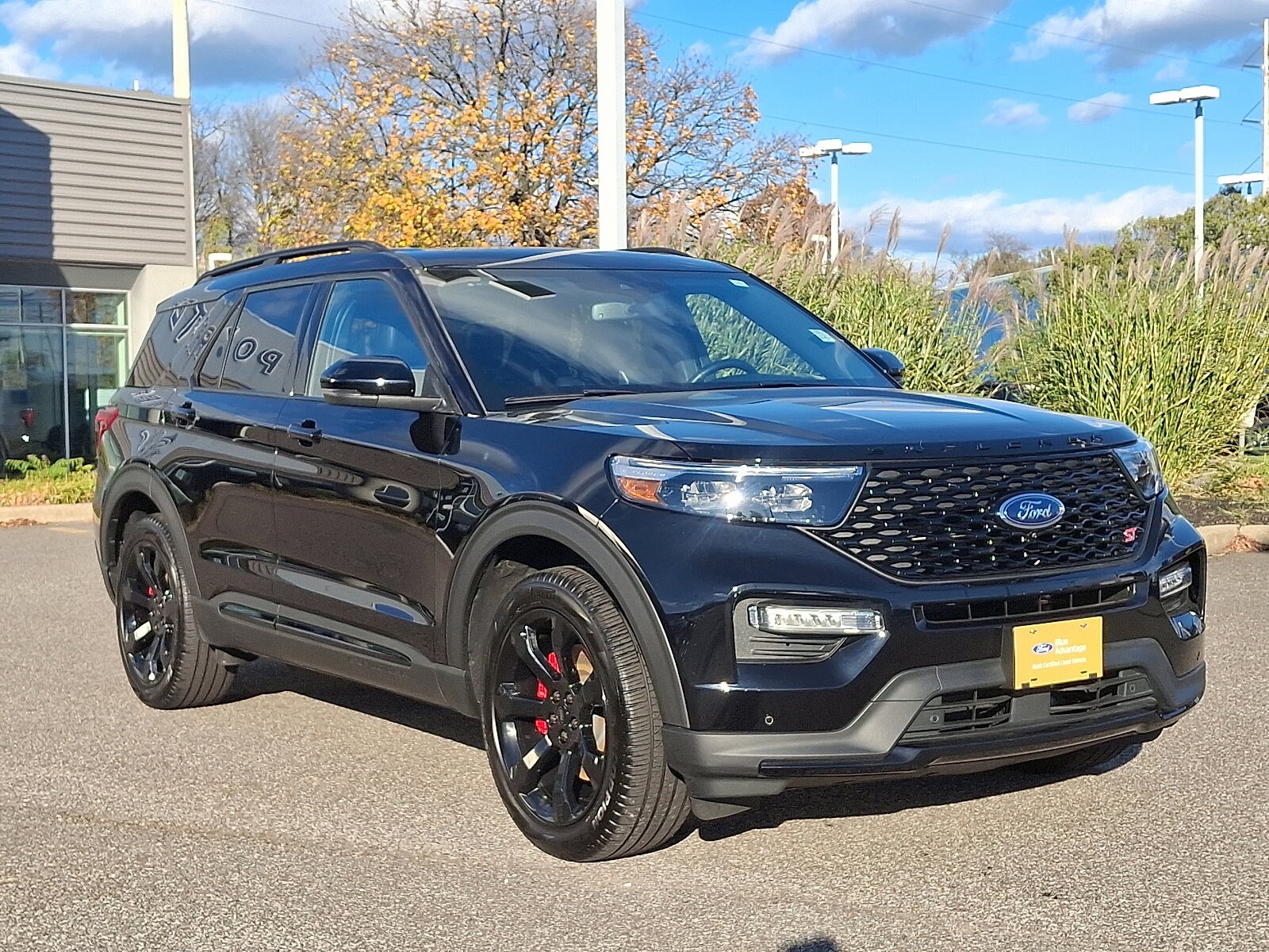 2024 Ford Explorer ST photo 2