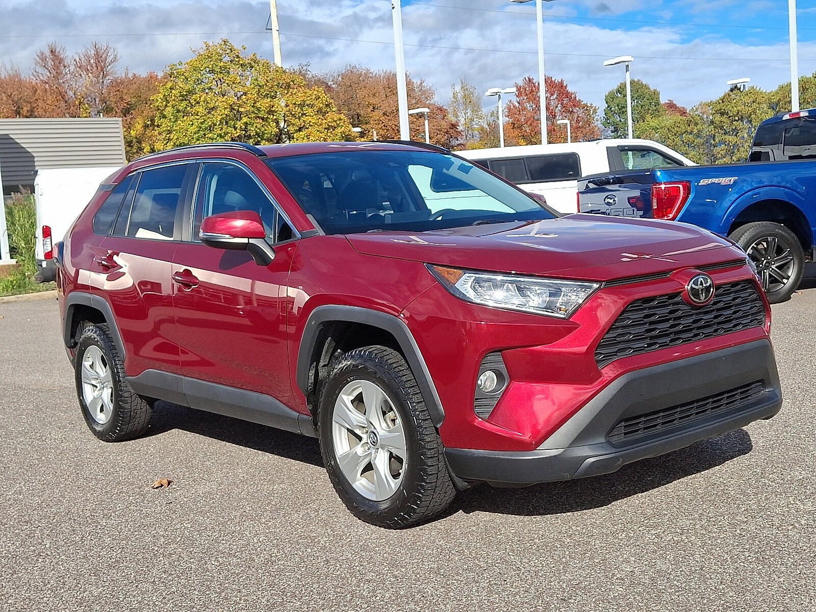 2019 Toyota RAV4 XLE photo 2