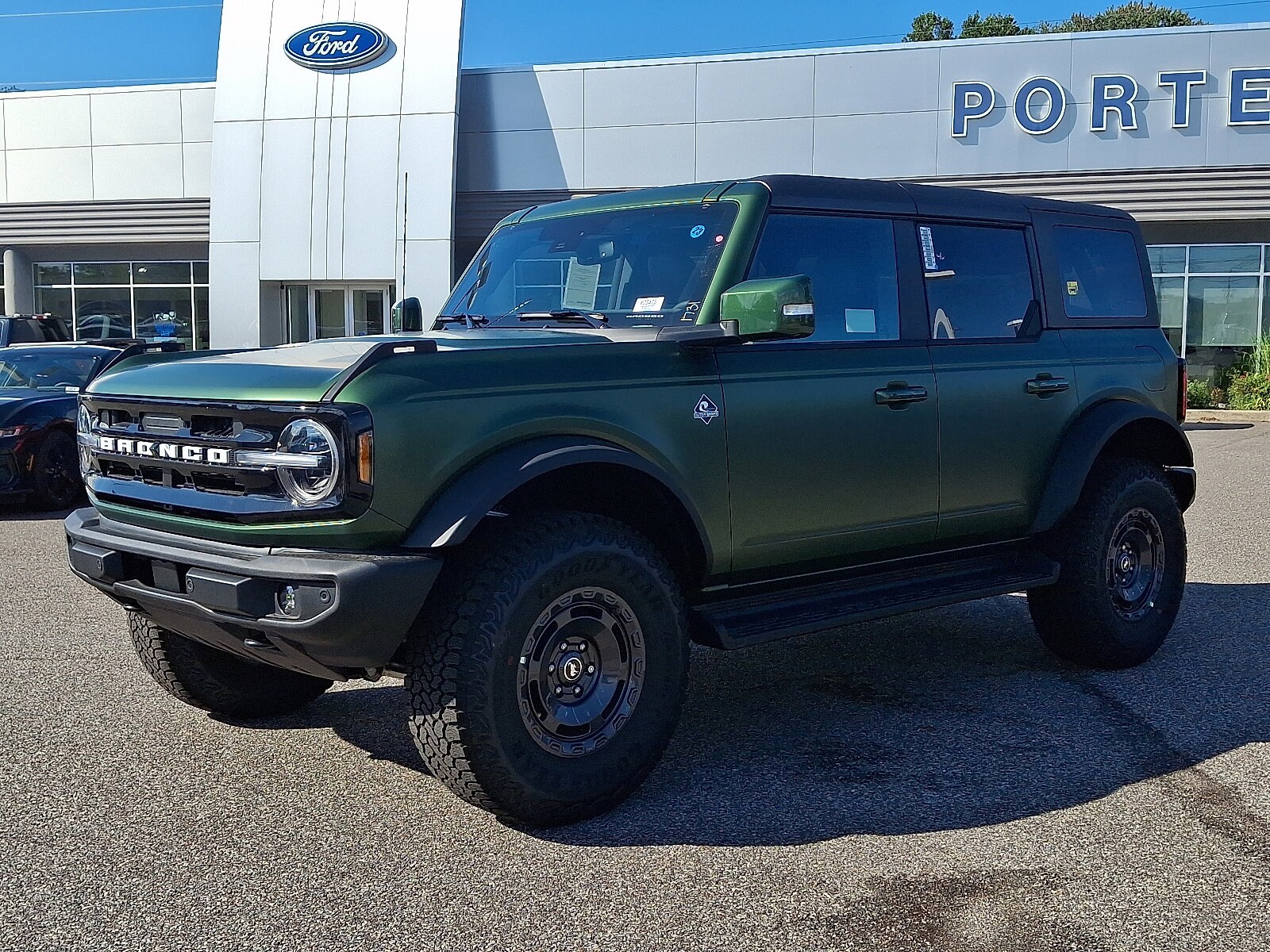 2025 Ford Bronco Outer Banks photo 3