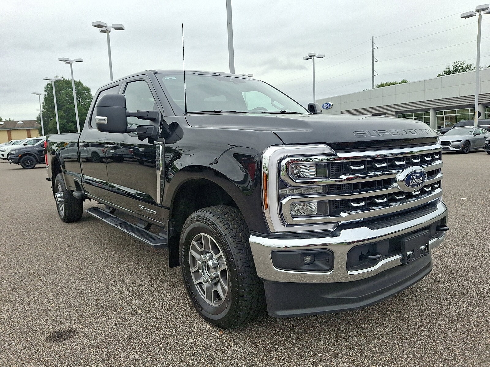 2025 Ford F-350 Lariat photo 2