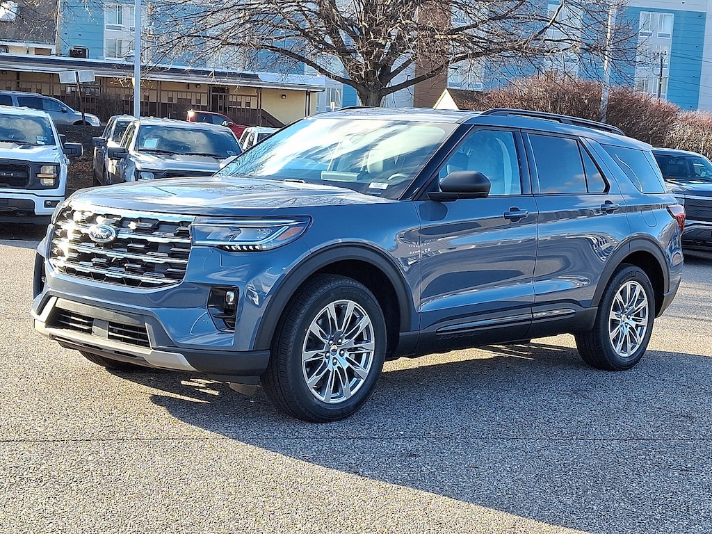 2026 Ford Explorer photo 2